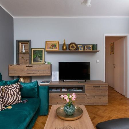 Apartment Green 29 ロヴィニ エクステリア 写真