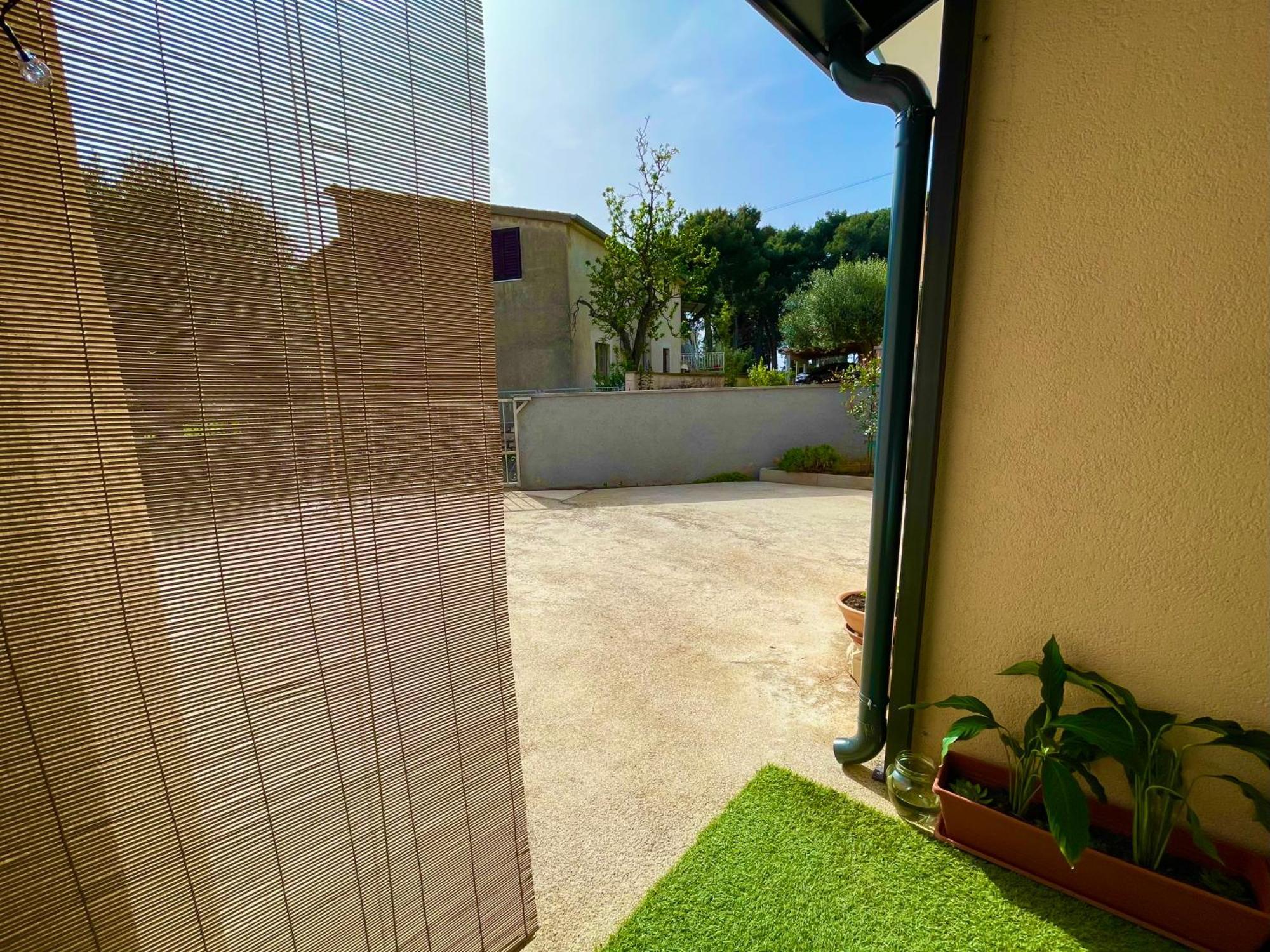 Apartment Green 29 ロヴィニ エクステリア 写真
